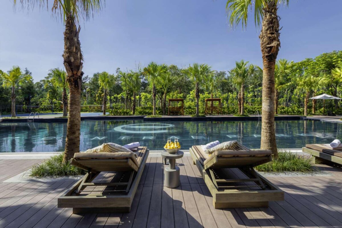 Eco Central park - bể bơi clubhouse 